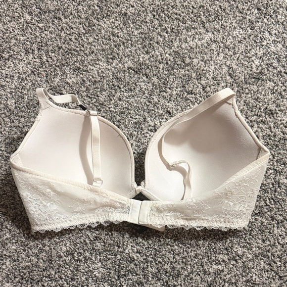 Victoria's Secret White Lace Push Up Bra - Picture 2 of 3